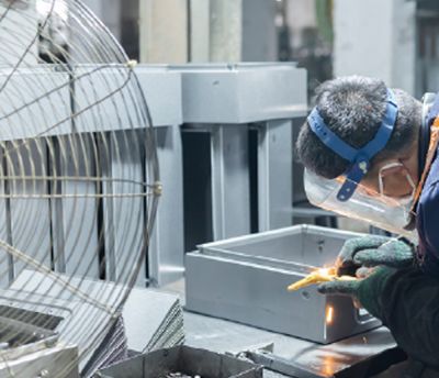 人用智慧和实力为客户创造价值，国洋敬业精神在鼓舞全体，同心协力把事业推向一个辉煌的明天